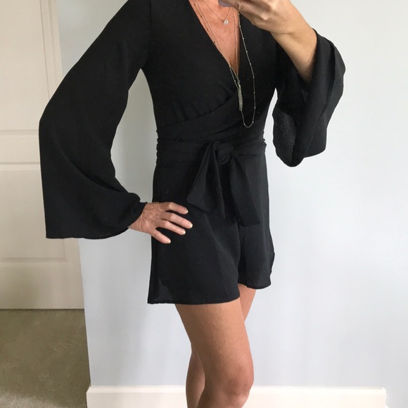 ♥️1 SIZE SMALL♥️Black Bell Sleeve Romper - Picture 5 of 7